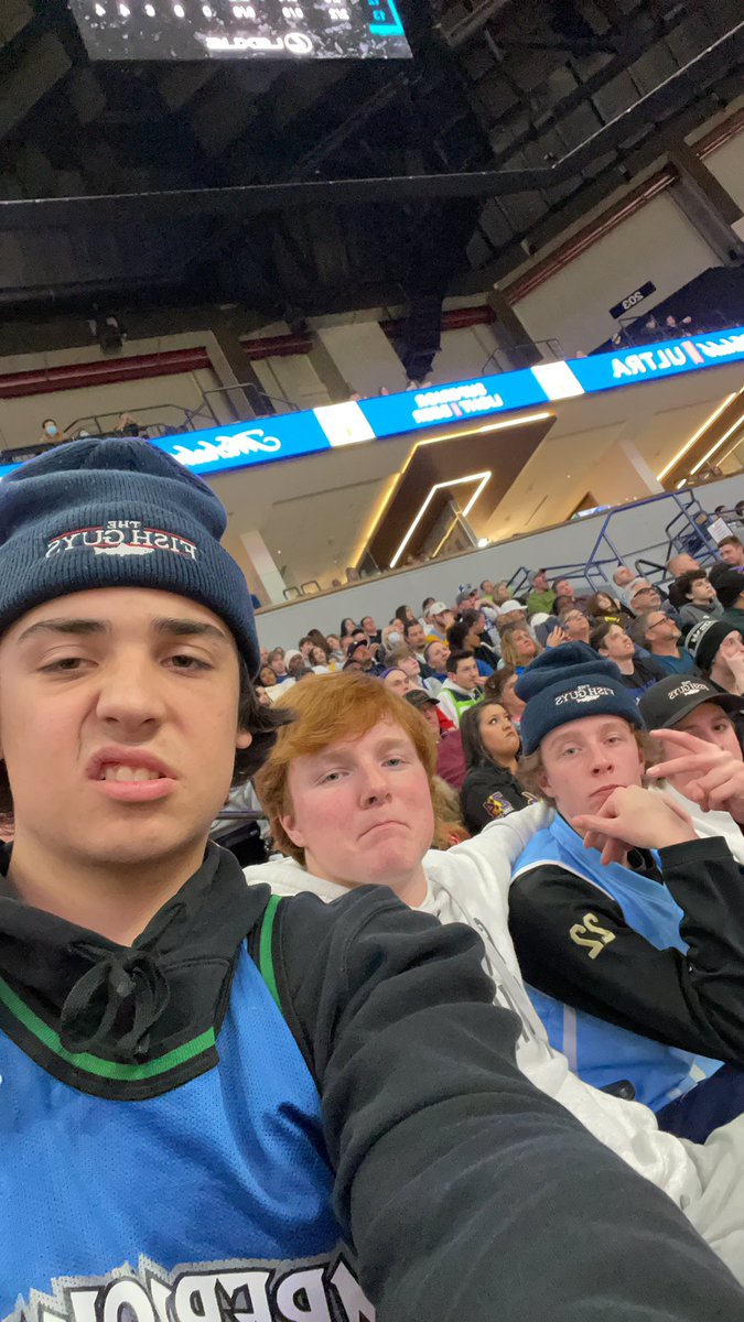 ryanhoffmann04's tweet photo. #packpix Me and some Wayzata students have settled in here at Target Center. The Lakers suck so much. We love the Timberwolves so much. Let’s go Timberwolves #trojannation #trojanforlife https://t.co/00cwy7oQKT
