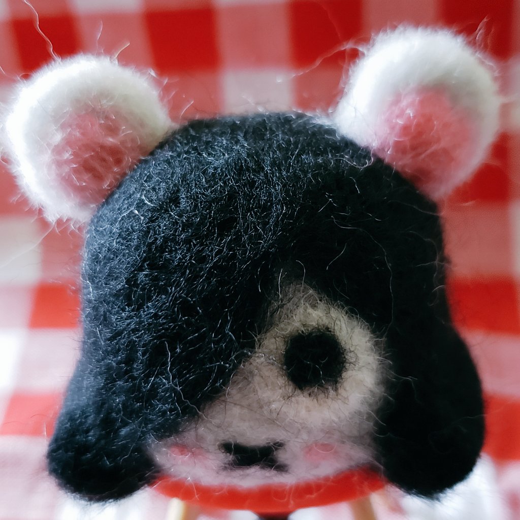 todomiA5050's tweet photo. #50人イラフト
#INNIN
ニードルで羊毛を ちくちく チクチク遣りまして いにん君のマスコットが出来上がりました。
本当はロングヘアーなのですが マスコットにするに当たり 髪の裾を外巻きカールにしました。
下手の横好きで作ったので いじめないでね🍀 https://t.co/JQBVgyIroN