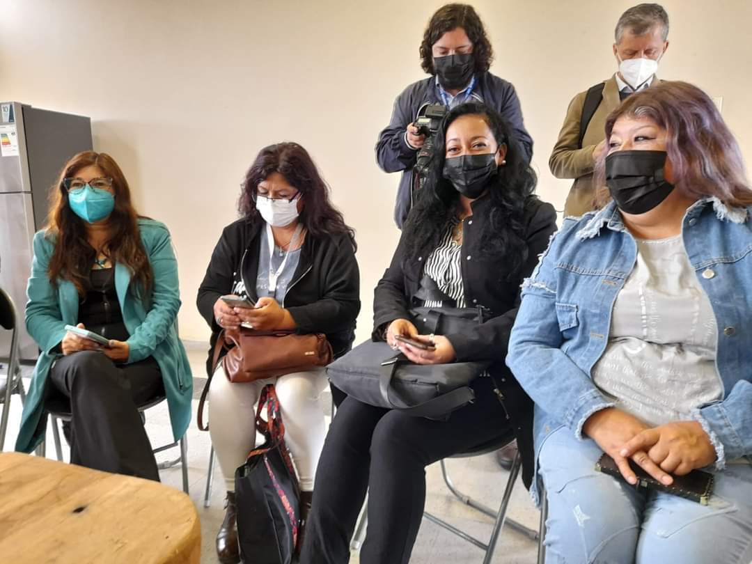 CORE_JACQUE's tweet photo. En reunión con dirigentes y mujeres de la pesca artesanal tras la aprobación de fondos de un total $1.500 millones del Gobierno Regional para dos proyectos de apoyo al desarrollo de la pesca artesanal y de agregación de valor a productos pesqueros.
#corespdg 
#coresbiobio https://t.co/xq9KjokElA