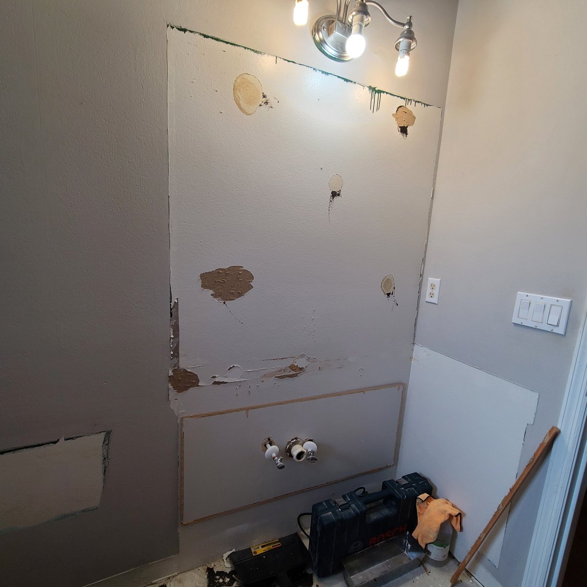 CountryCurvyQT's tweet photo. New job - small bathroom remodel
#notyouraveragewoman https://t.co/JLADoXDDLy
