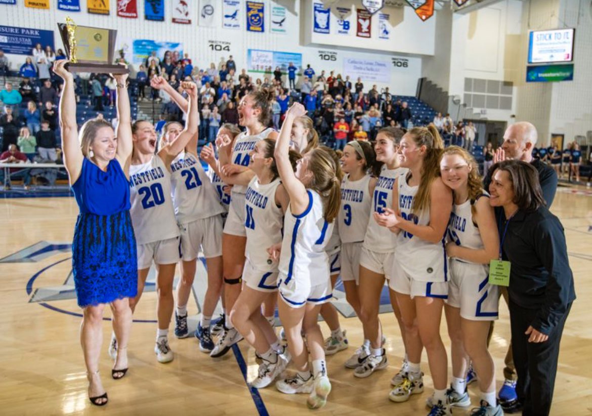 GorczycaPaige's tweet photo. Such an incredible season this year with a great group of girls I call family! Sad to see it end but very happy with the outcome and all the hard work we put in everyday. Love you all💙 https://t.co/t3ol8xSTre