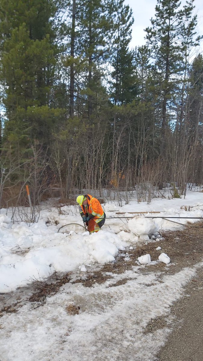 EmconQuesnel's tweet photo. Quesnel BC, the culvert and ice flow issues continue,A few more weeks of this and we can move on to spring work, permanent patching, grading, ditching etc. again please watch for crews on the road! #essentialservices4u #SA18 #springhere #roadcrew
📷Dan, Michelle https://t.co/gneVFbTKSX