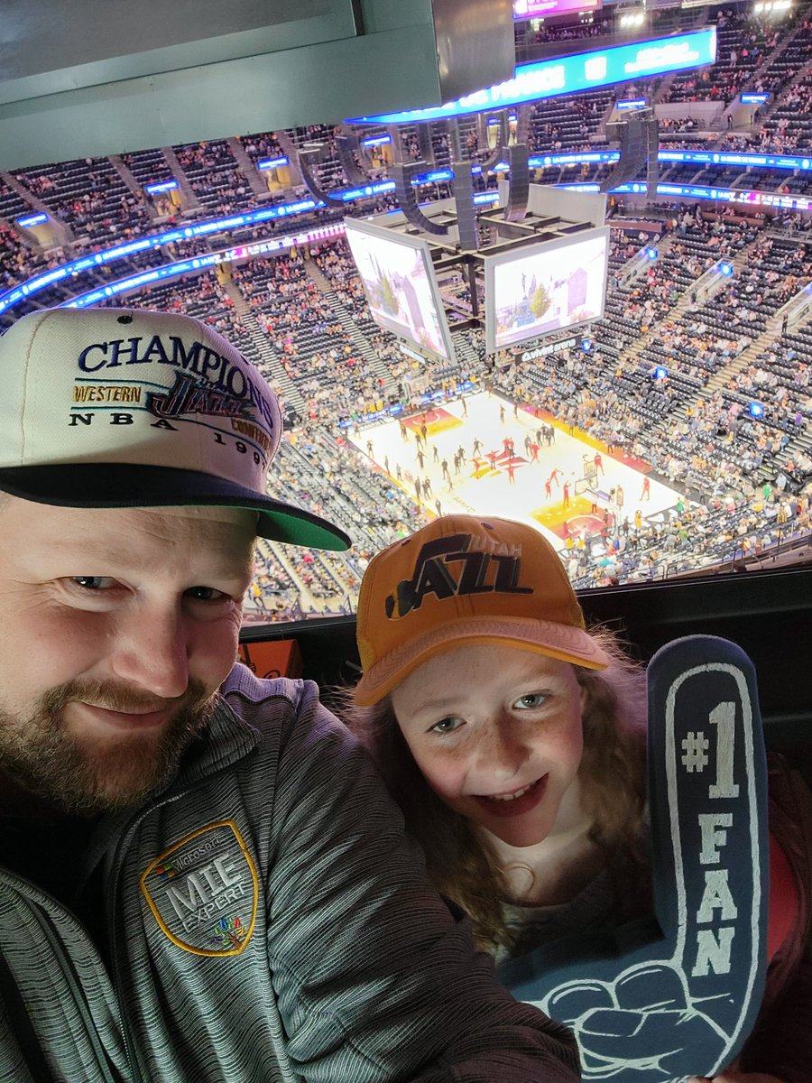 mikecallangelo's tweet photo. Daddy daughter night. Go @utahjazz! #TakeNote #lesolsonit #standingroomonly https://t.co/6ebFQfT9se