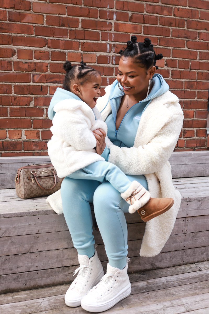 Lov3_London's tweet photo. Your favorite mother daughter duo.👩‍👧❤️ https://t.co/Te5HJT9DBE