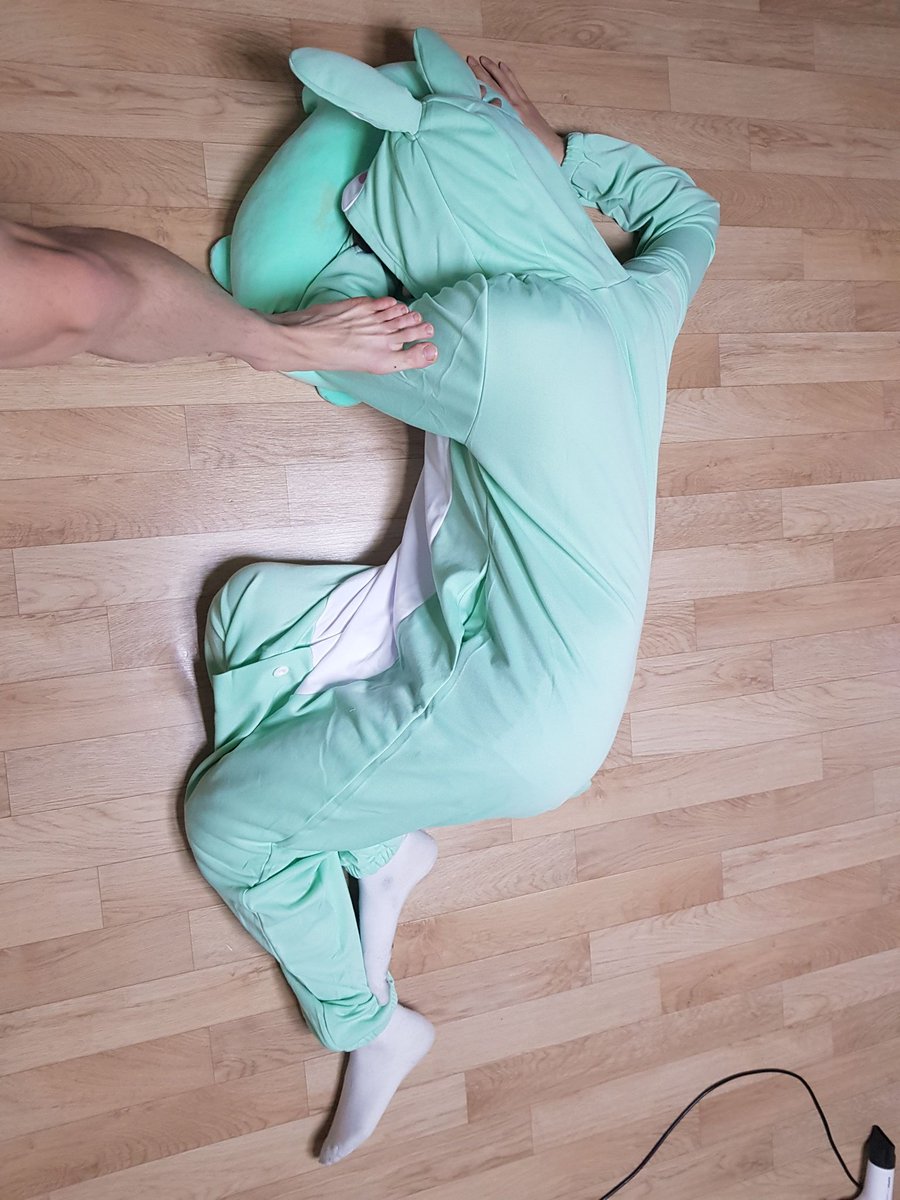 huenzprotector's tweet image. bringing back this weverse update of kai laying down in the floor and taehyun's leg in the picture because why not