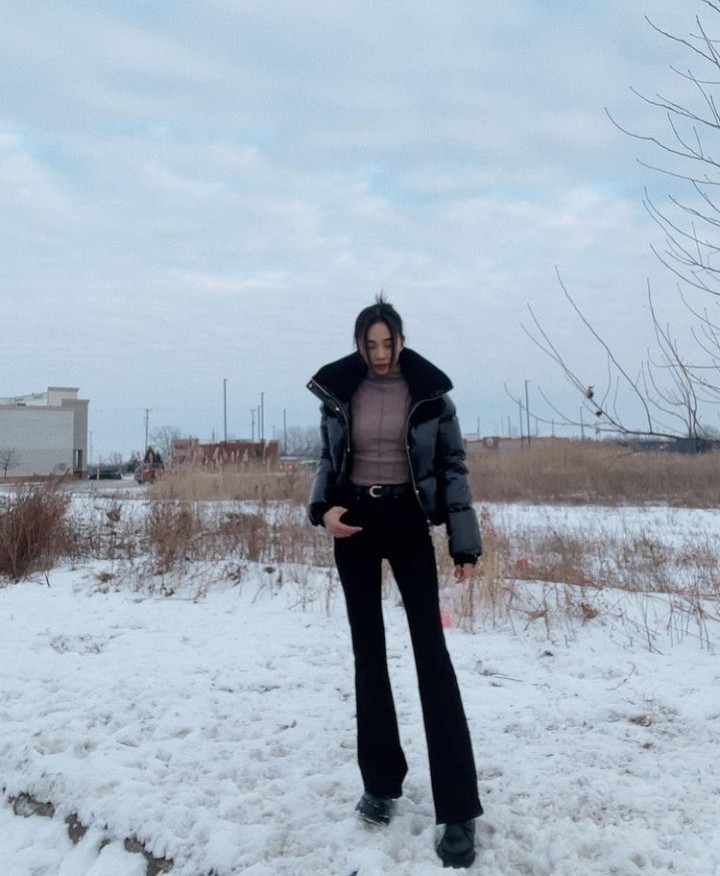 mrs_forthright's tweet photo. Masyadong ginalingan ang mga ootds! Fashionista in Canada! 🇨🇦

Di ko kaya yung labas pusod in a winter land! Maymay lang sakalam!!😁

#MaymayEntrata | @maymayentrata07
#AMAKABOGERA #MPOWERED https://t.co/out5ApB1Vw
