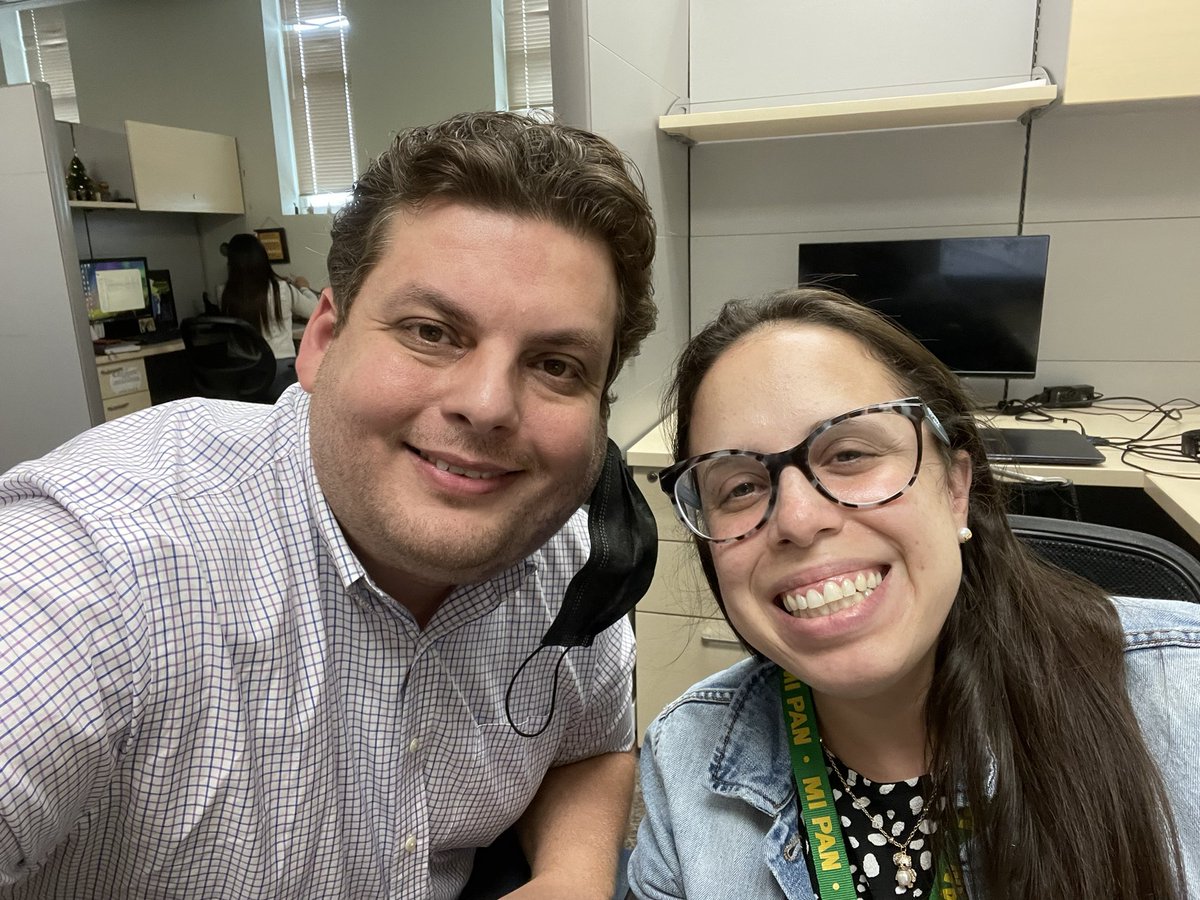 RobbyCortes's tweet image. La semana pasada tuve la grata experiencia de conducir, junto a la colega @mariacristinnaa, el programa "Dígame La Verdad", de @MillyMendezpr, en @radioislatv. Allí me encontré a la amiga @MTCFuster y a una gran exalumna de mi época de profe, @WidalysRivera, jefa de información.