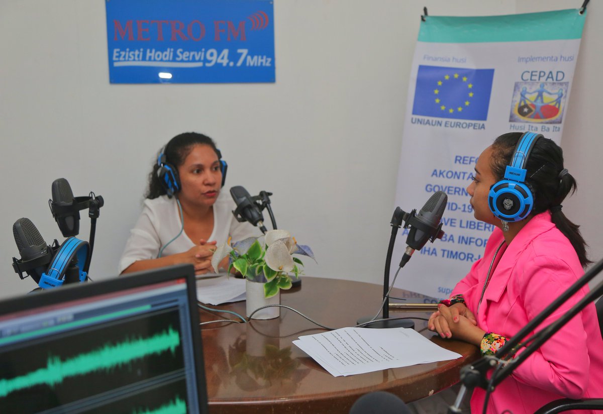 CepadL's tweet image. Mrs. Ivonia CEPAD’s T. Coordinator &amp;amp; Mrs. Mia  who is the host of Metro FM. Presents a great discussion about public servants’ obligations &amp;amp; process to respond to requests for information from citizens at the Municipality level. financed by the @EU_TimorLeste. #FOI  #TimorLeste