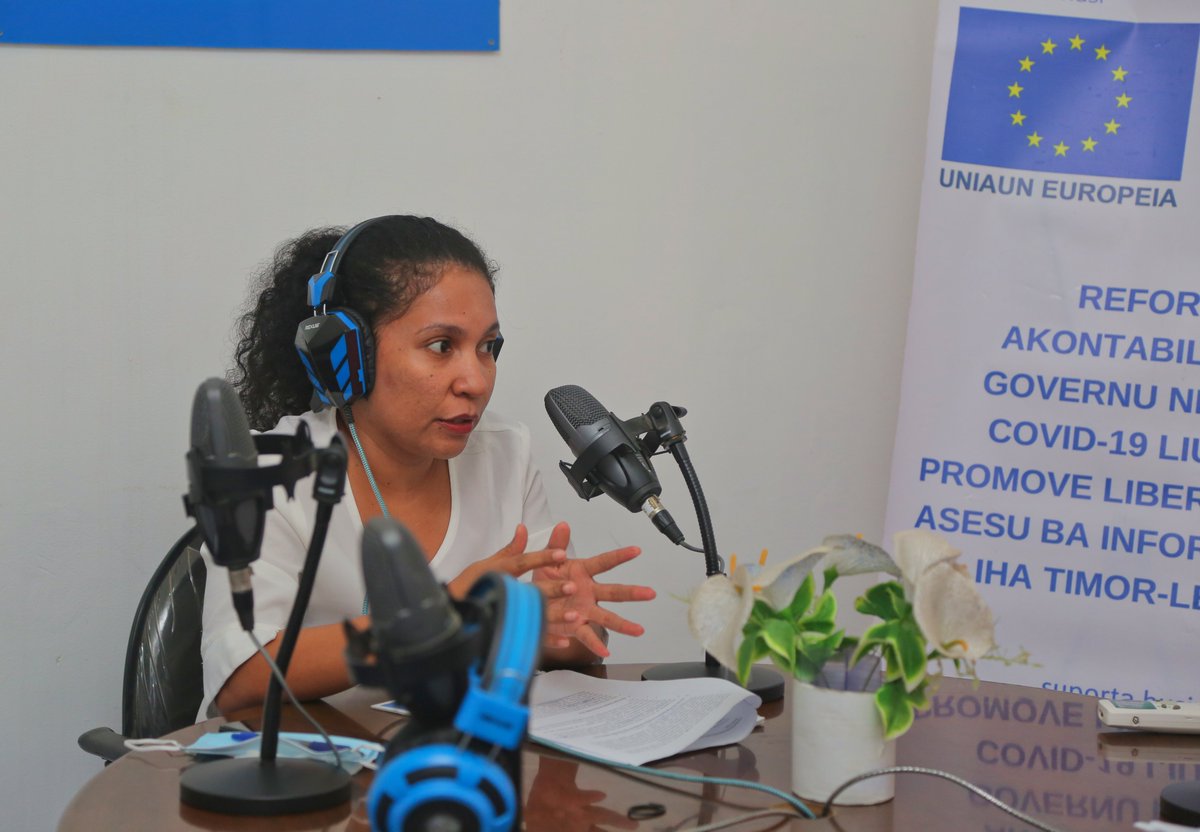 CepadL's tweet image. Mrs. Ivonia CEPAD’s T. Coordinator &amp;amp; Mrs. Mia  who is the host of Metro FM. Presents a great discussion about public servants’ obligations &amp;amp; process to respond to requests for information from citizens at the Municipality level. financed by the @EU_TimorLeste. #FOI  #TimorLeste