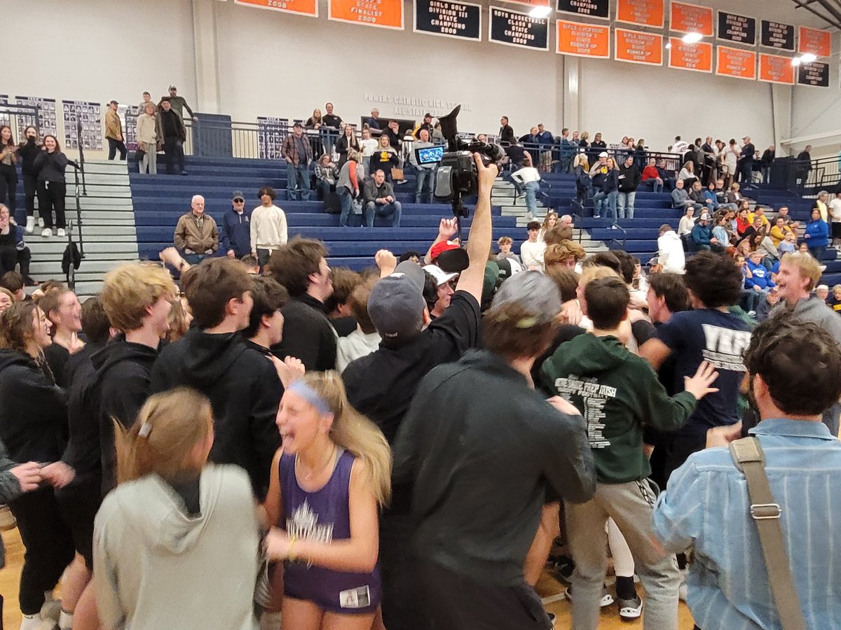 NDPMA_Athletics's tweet photo. Great to see so much support for the team. Many driving up after spring sport practices. Let's do it again on Tuesday! Proud of our student section. Way to represent. #31ProgramsOneTeam
NOTRE DAME! https://t.co/IFDXKX3Dx4