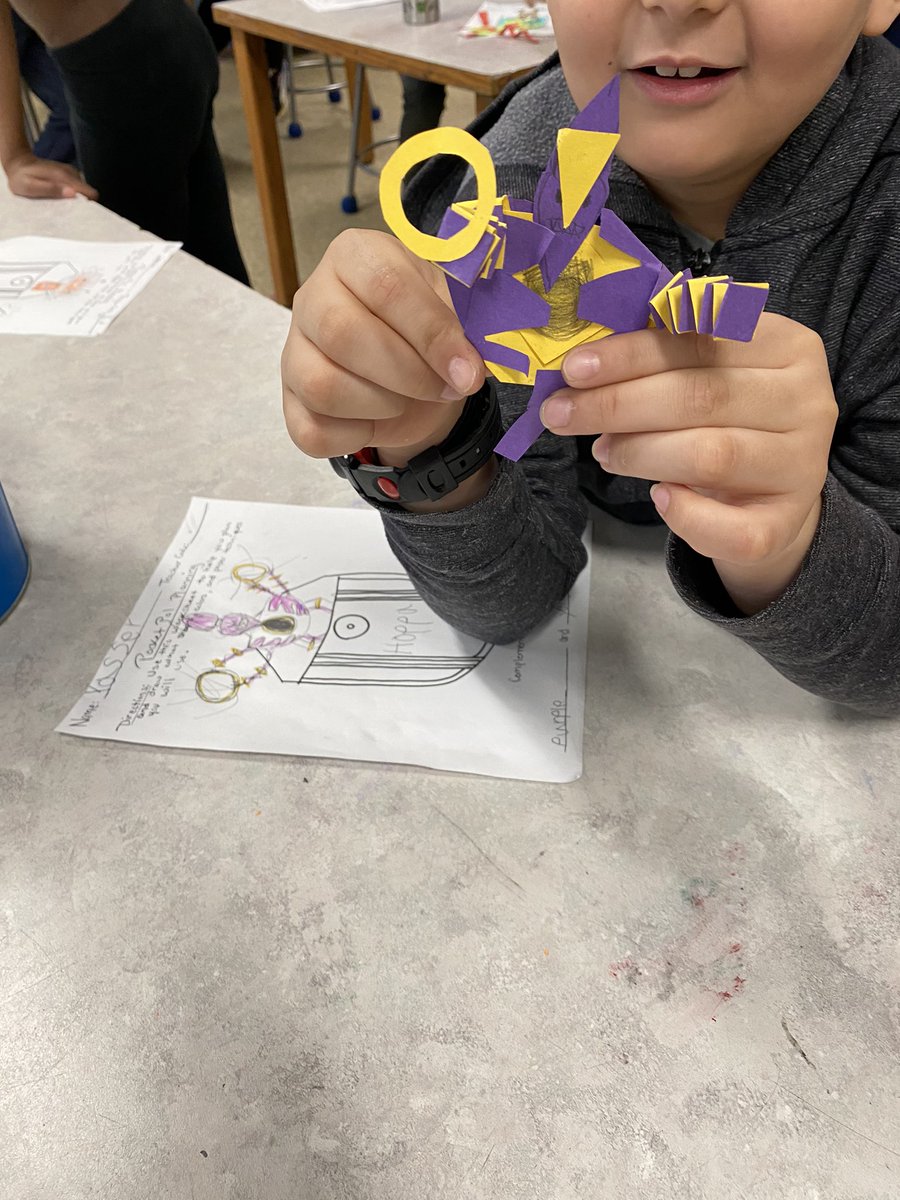 3rd grade has done an amazing job creating complimentary color pocket pals with my intern Ms. Lipman! They have also had a blast learning and reviewing paper techniques! Can’t wait to see them finished. <a href="/ARTatRES/">Lee Ann Aus</a> <a href="/RTwentey/">Ryan Twentey</a> <a href="/cgibson5bcps/">Camille Gibson</a> @RES_PTA