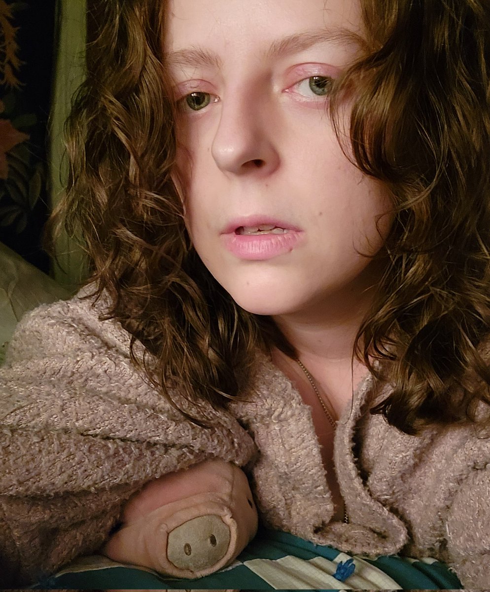 ThePhantomQueer's tweet photo. Hide your pigs- Seattle brought my curls back! https://t.co/btRADsnq49