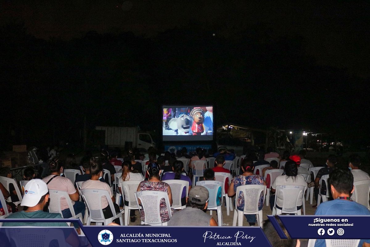 AlcaldiaStx's tweet photo. Gracias a la gestión de nuestra alcaldesa Patricia Pérez pudimos llevar la experiencia del cine comunitario esta vez a Joya Grande. 🎥🍿 Niños, jóvenes y adultos pudieron disfrutar de este evento desde su comunidad de esta manera se da apertura a más espacios de convivencia https://t.co/BLIqoqddXp