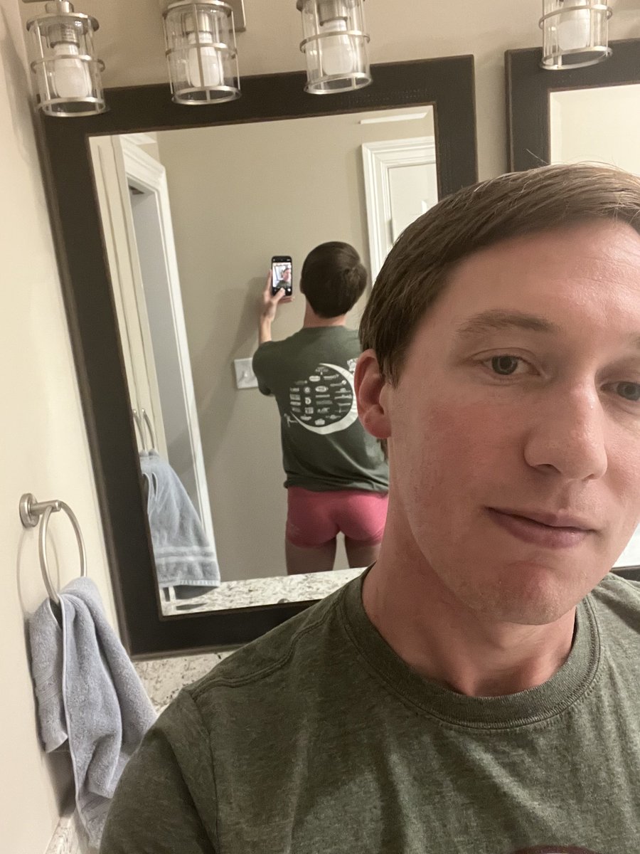 run_around_'s tweet photo. is this how you selfie? https://t.co/4ik1khFyT5