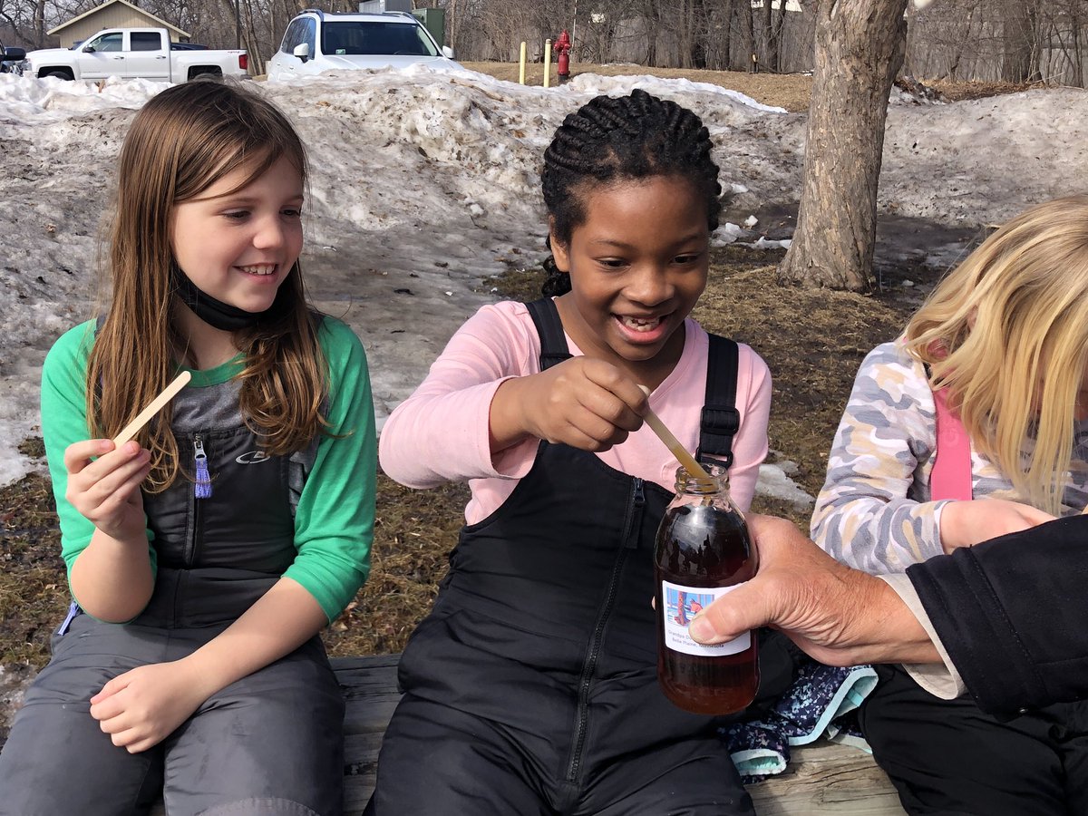 heyerlearning's tweet photo. This is what pure joy looks like…
Thank you Grandpa Al and E. for teaching us how to maple syrup!  #TastingTreeSap #RealMapleSyrup #HandWhittledTapSouvenirs ❤️
#WinterPhenology #SpringPhenology #CanWeHaveMore #MinnesotaWeather #ThisIsSoGood #MyParentsAreGoingToBeSoJealous https://t.co/aGsfG4Guau