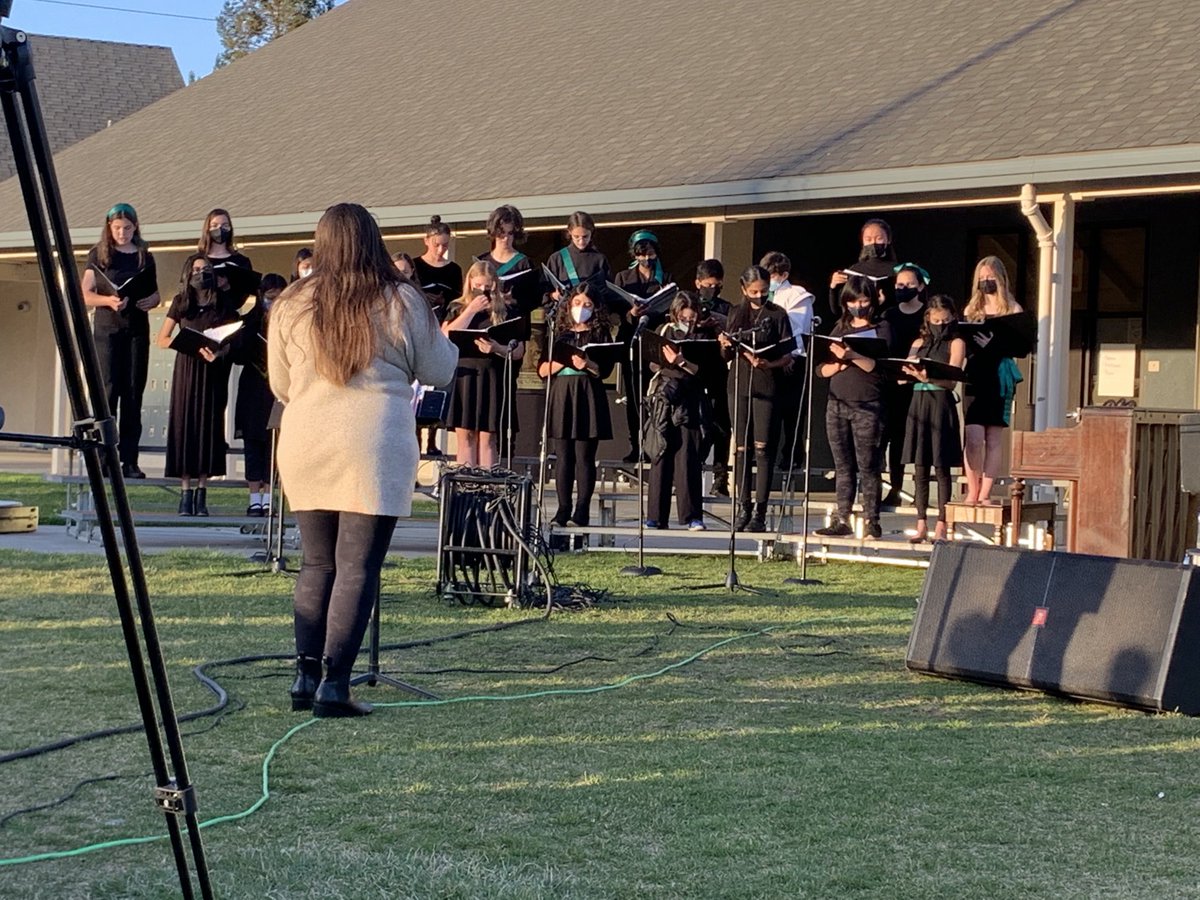 SusanPeers's tweet photo. Another wonderful outdoor music concert @chriskay @UMSTIGERS https://t.co/cXjEU59mZt