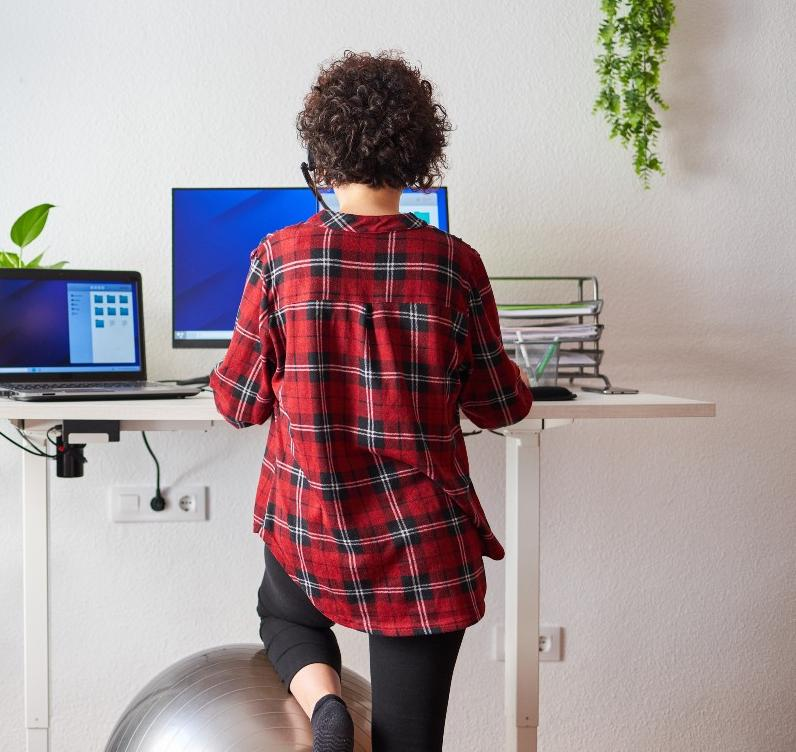 SolosDesks's tweet photo. Discover ergonomic design optimized for all. Reach peak performance with SOLOS productivity-boosting height-adjustable desk.
Get inspired:https://t.co/Qezk8ovUkN
#solos #solosit #solosdesk #standingdesk #solosv2 #homeoffice #heightadjustabledesk #ergonomics #worksetup #desksetup https://t.co/HmCP2YQLsq