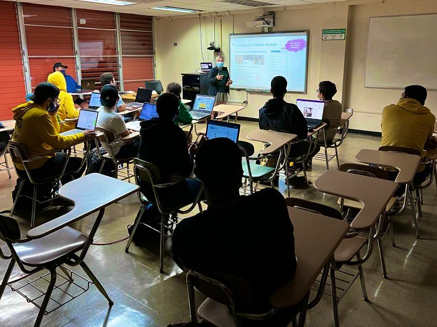 HpvcUprm's tweet photo. Continuing our Job fair preparation workshops! The team attended a LinkedIn presentation to get to know how the platform works. We learned how to make a professional profile, and how to research the companies we’re interested in, for occasion like the upcoming Job fair.
#HPVC https://t.co/o2LHK6q4Te