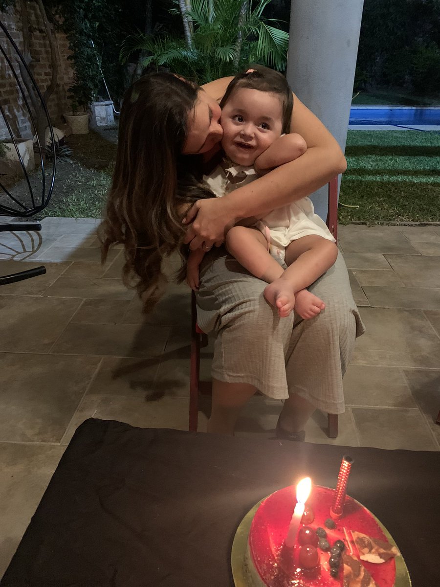 Dame mil cumpleaños más junto a ella.♥️