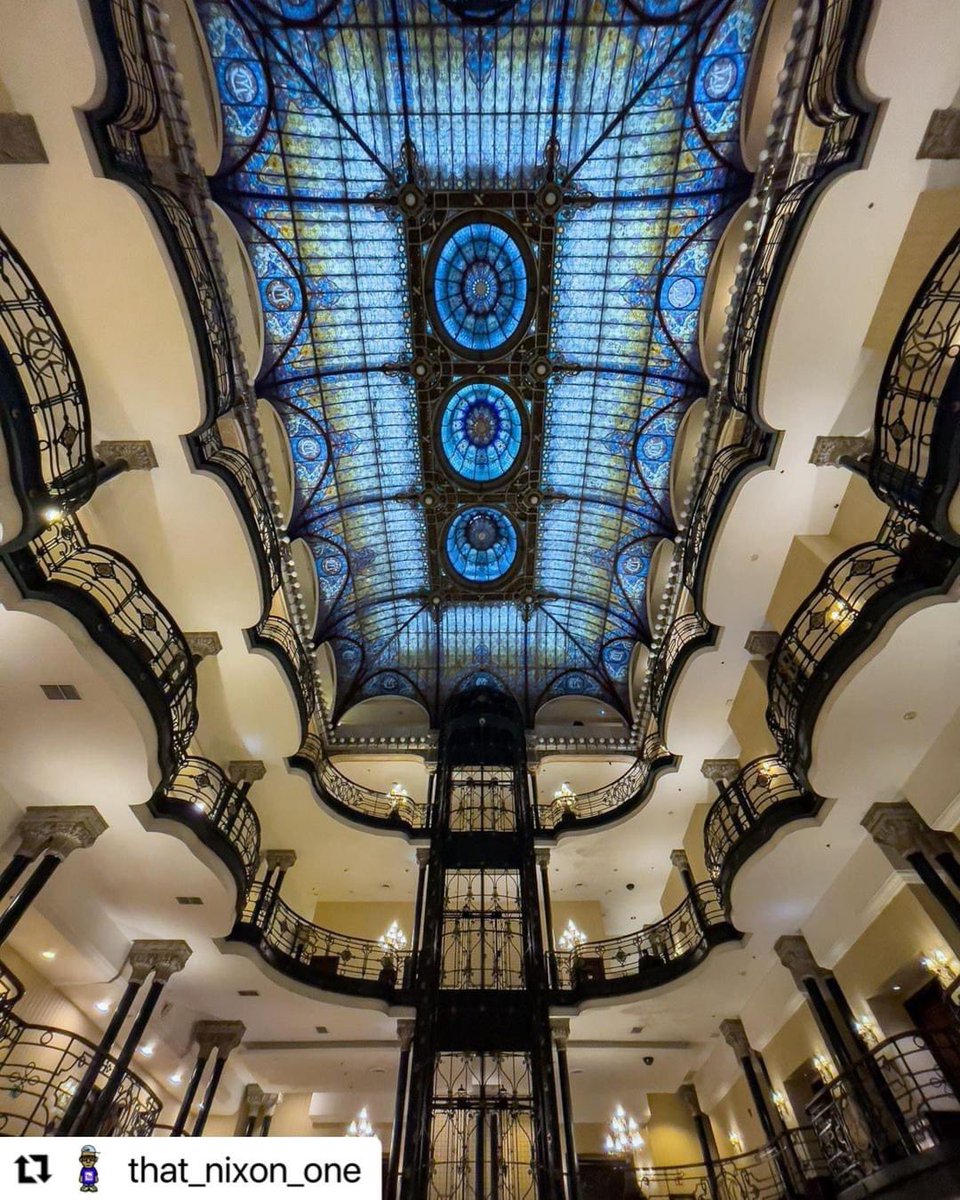 VivalaVidaMari's tweet photo. Interior del Gran Hotel de la Ciudad de México. 😍
El vitral estilo Tiffany es uno de los cuatro más grandes del mundo. #cdmx #MexicoYElMundo #SiguemeYTeSigo https://t.co/QojCDMDCkL