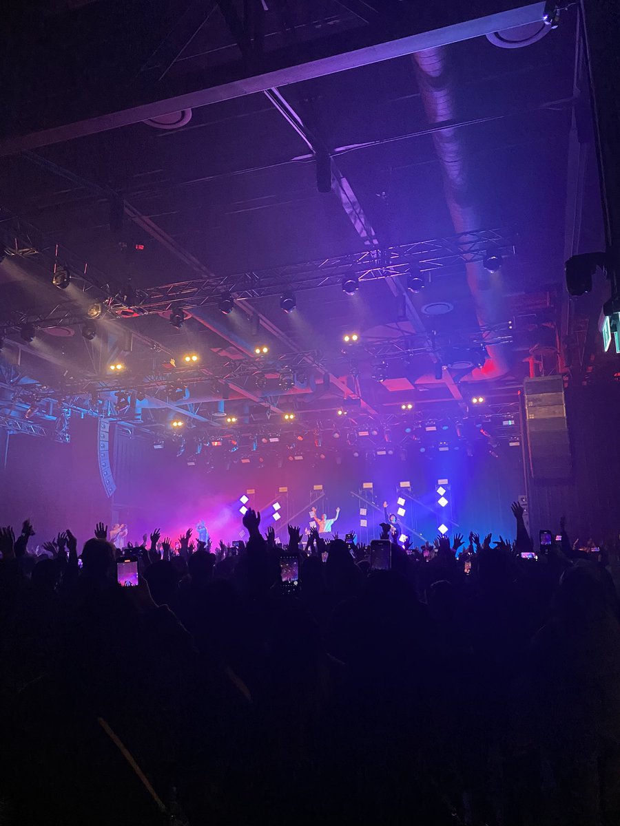 AzaliaLoeciano's tweet photo. Aahhh Epik High’s show was so much fun!! 🤩 https://t.co/izKxwtZj0L