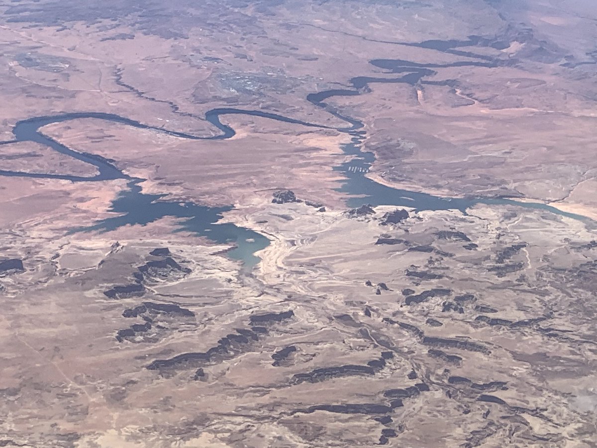 DavidIsleman's tweet image. Got a great view of Lake Powell just hours after it dropped below the critical elevation of 3,525 feet on my flight to the Water Education Foundation's Lower Colorado River Tour. #LowerColoradoRiverTour