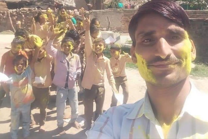 जिस दिन से #इंसानियत जाति, धर्म से ऊपर उठ जाएगी!
उस दिन से भारत की आधी #परेशानियाँ खत्म हो जाएगी।
#होली की हार्दिक शुभकामनाएं