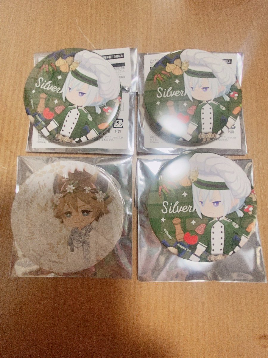 nanacha__mi's tweet photo. ツイステ展　缶バッジ　交換　譲渡

譲🎀　シルバー3.ラギー

求🎀　エペル　or 定価

錦糸町改札内手渡し優先◎
まとめての方優先。
お気軽にお声かけください◎ https://t.co/WSaq34IufN