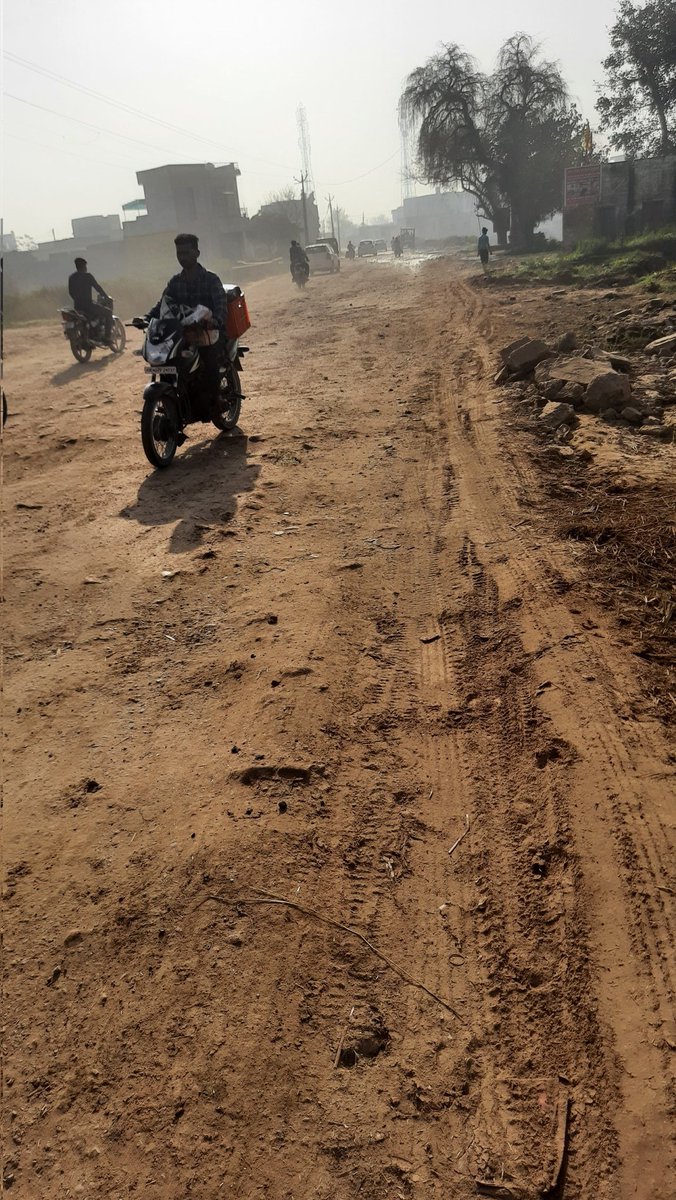 Rahul98759177's tweet photo. @cmohry कैथल जिले के गांव पाडला में स्टेट हाईवे 8 को 10 महीने से ऊपर हो गए रोड को टूटे हुए और प्रशासन द्वारा कोई कार्रवाई नहीं की जा रही टूटे हुए रोड की वजह से आसपास होने वाले परिवारों को प्रदूषण की वजह से बहुत ही परेशानी हो रही है कृपया इस समस्या का समाधान जल्द से जल्द करवाएं https://t.co/miTv9r7LPd