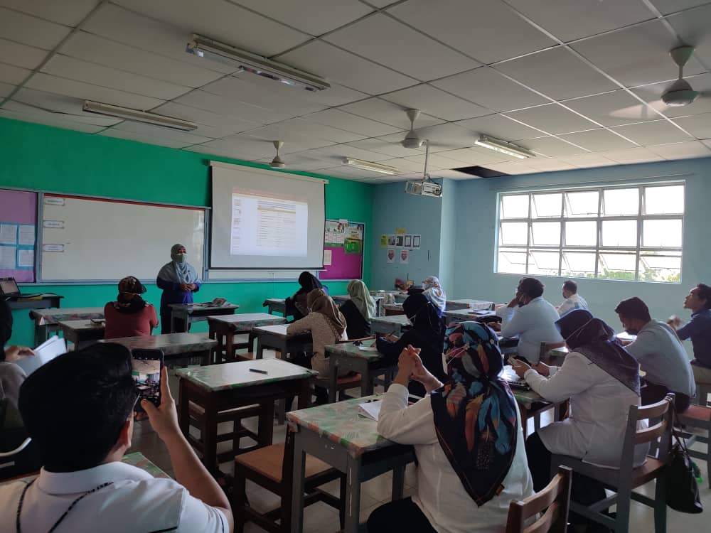 Bpp4CKP's tweet photo. LAWATAN TAPAK PROJEK PEMBINAAN BANGUNAN BAHARU 9 BILIK DARJAH, 2 BENGKEL KEMAHIRAN BAGI PPKI SERTA LAIN² KEMUDAHAN DI SMK TUANKU LAILATUL SHAHREEN, PERLIS PADA 2 MAC 2022, BPP4, CKP BERSAMA BPN3, KPM, JPN, PIHAK SEKOLAH DAN SEMUA HODT. 
@BalamuruganIr @CKP_JKR https://t.co/KKWk2ZzhjP