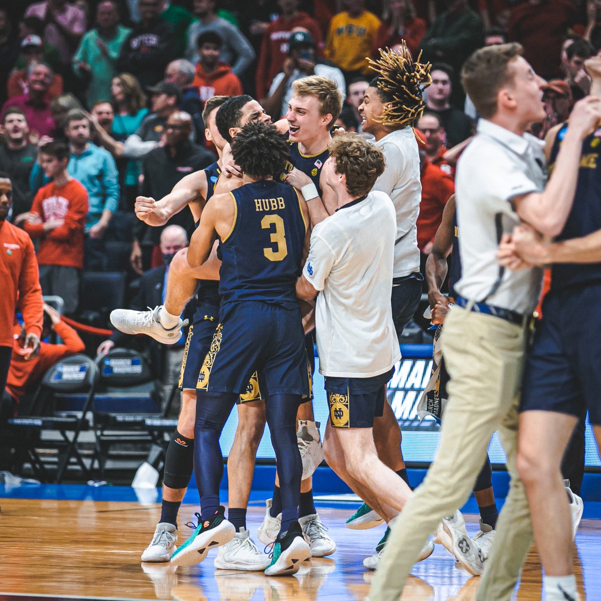 NDmbb's tweet photo. 𝙏𝙝𝙞𝙨 how you celebrate St. Patrick's Day ☘️

#GoIrish | #MarchMadness https://t.co/nfGHOUiNp9