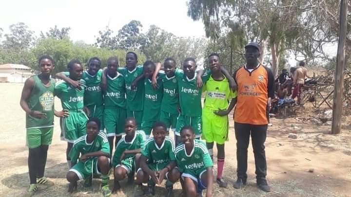 @HotplateGrillh1 @capsunitedfczw Dzingori nharo hadzo but we are the green machine #kepekepebhora ..

Papaldo we are in gweru so lunch togona kusaiwana but but you know you know our kits need your name in front of it