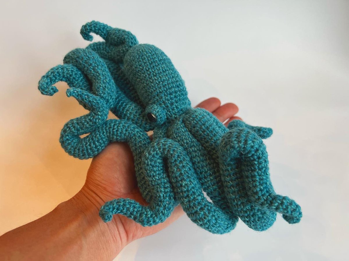 zaoric's tweet photo. 更新を中々出来ておりませんが、
生きてます‼️
編み蛸🐙
#蛸
#octpus
#croahet
#crochetoctpus
#zaoricknitknit
#沖縄
#かぎ針編み
#ブローチ https://t.co/T23up00Cf4