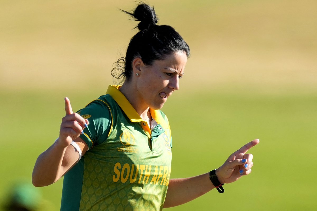cricketworldcup's tweet photo. Marizanne Kapp in on the wickets in Hamilton!

The quick claims Brooke Halliday and Hannah Rowe in successive deliveries as New Zealand struggle in the death overs #CWC22 https://t.co/H3UtMFYQ58