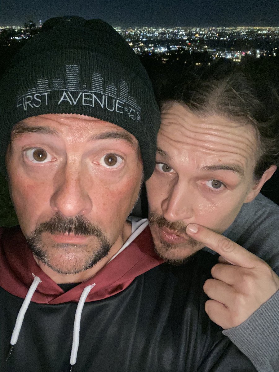 ThatKevinSmith's tweet photo. Day 65 of Runyon in a row!
Had a packed day that became a packed night. Before I knew it sun went down. I’m too chicken to walk alone at night so I figured my streak was over. Then my hetero lifemate @JayMewes offered to hike with me IN THE DARK!
I ❤️ this guy. In movies and IRL. https://t.co/7sKCifOz3q