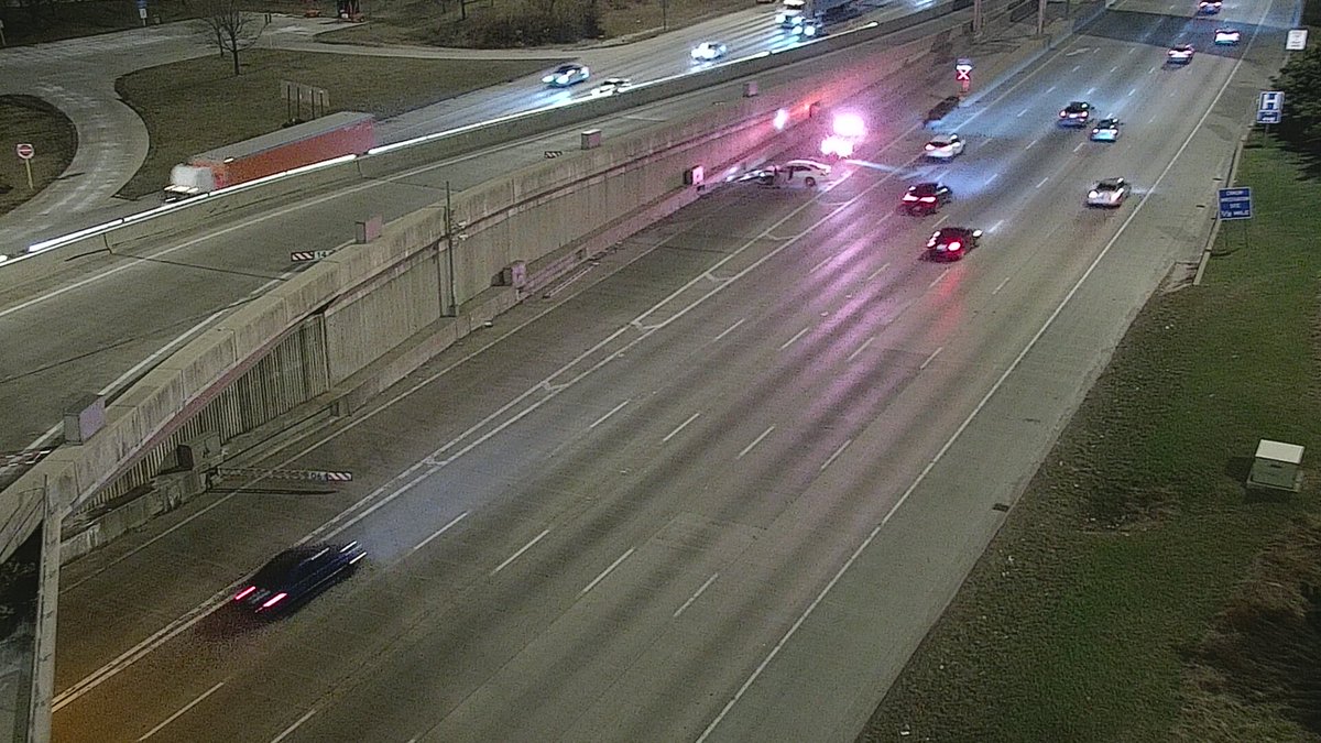 WBBM1059Traffic's tweet photo. A little shaken, but not hurt!  This driver ran into a reversible #ExpressLane gate on the outbound #KennedyExpressway at #OhioStreet as IDOT was in the process of closing the gates.    #ChicagoTraffic @WBBMNewsradio https://t.co/cZJUaNzdh4