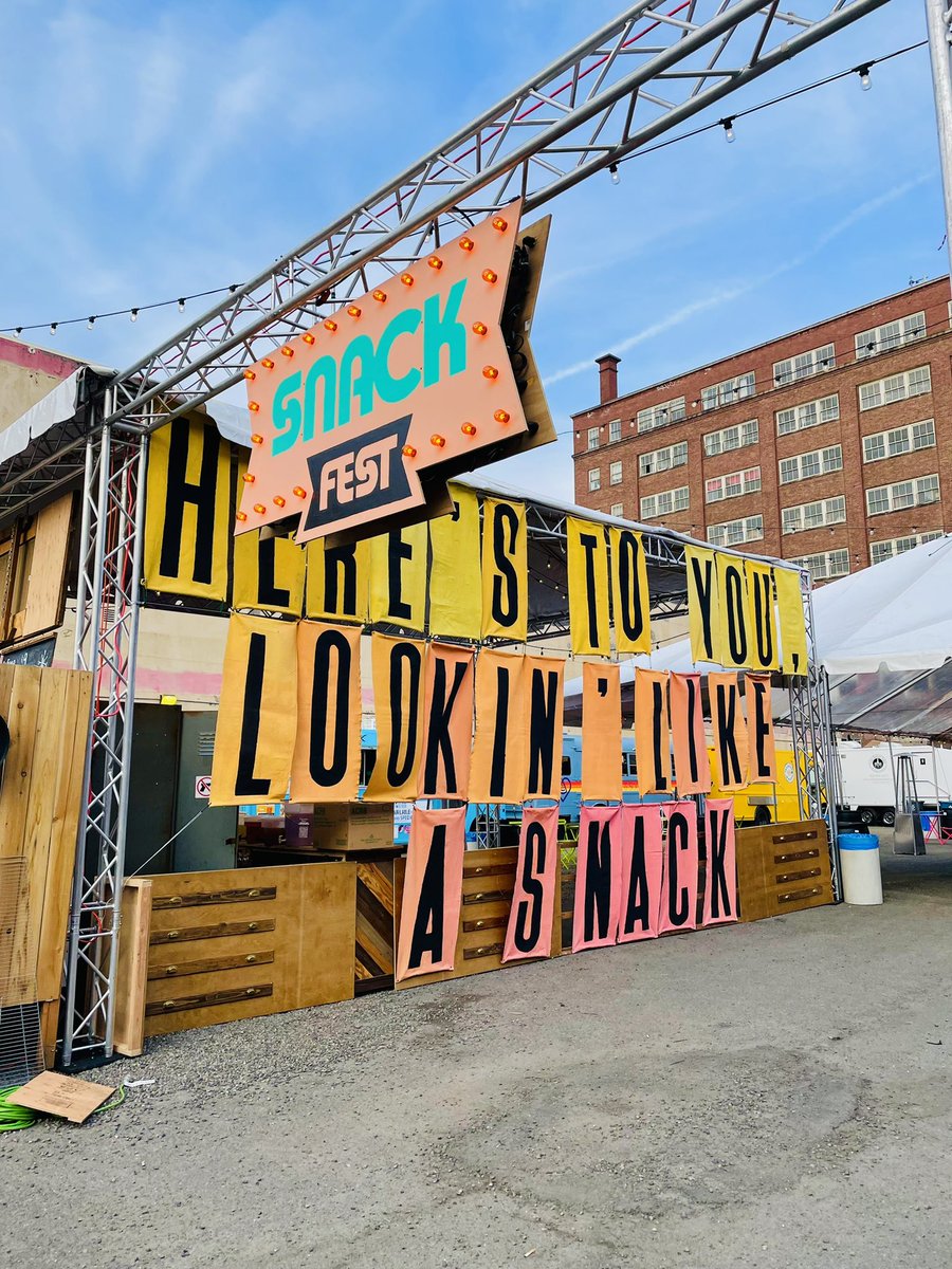 A HUUUUUGE thank you to the incredible people of Portland, Oregon for showing up this past weekend at @snackfestpdx 🙌
We appreciate ya’ll braving the elements, waiting in line, and showering us with your kindness at the window 🙏Until next time #PDX 
✌️💙🥙