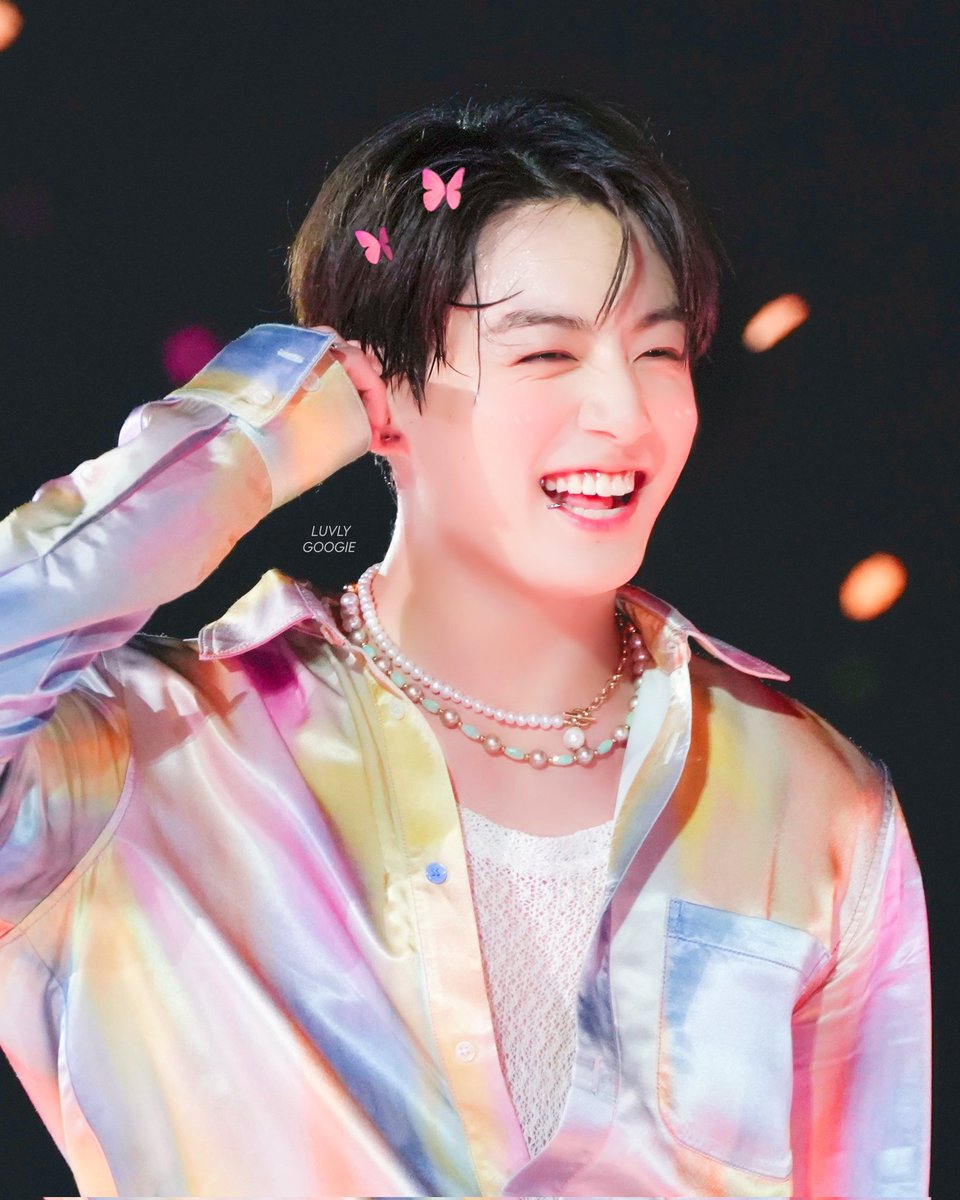 taeluvluvs's tweet photo. koo looks so pretty in this edit 🤧 https://t.co/wbaDCVBFSV