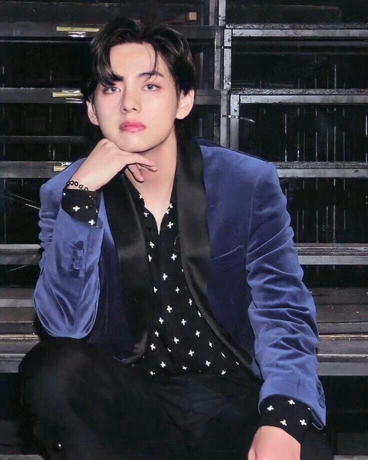 who’s gonna tell taehyung that he’s the finest man alive