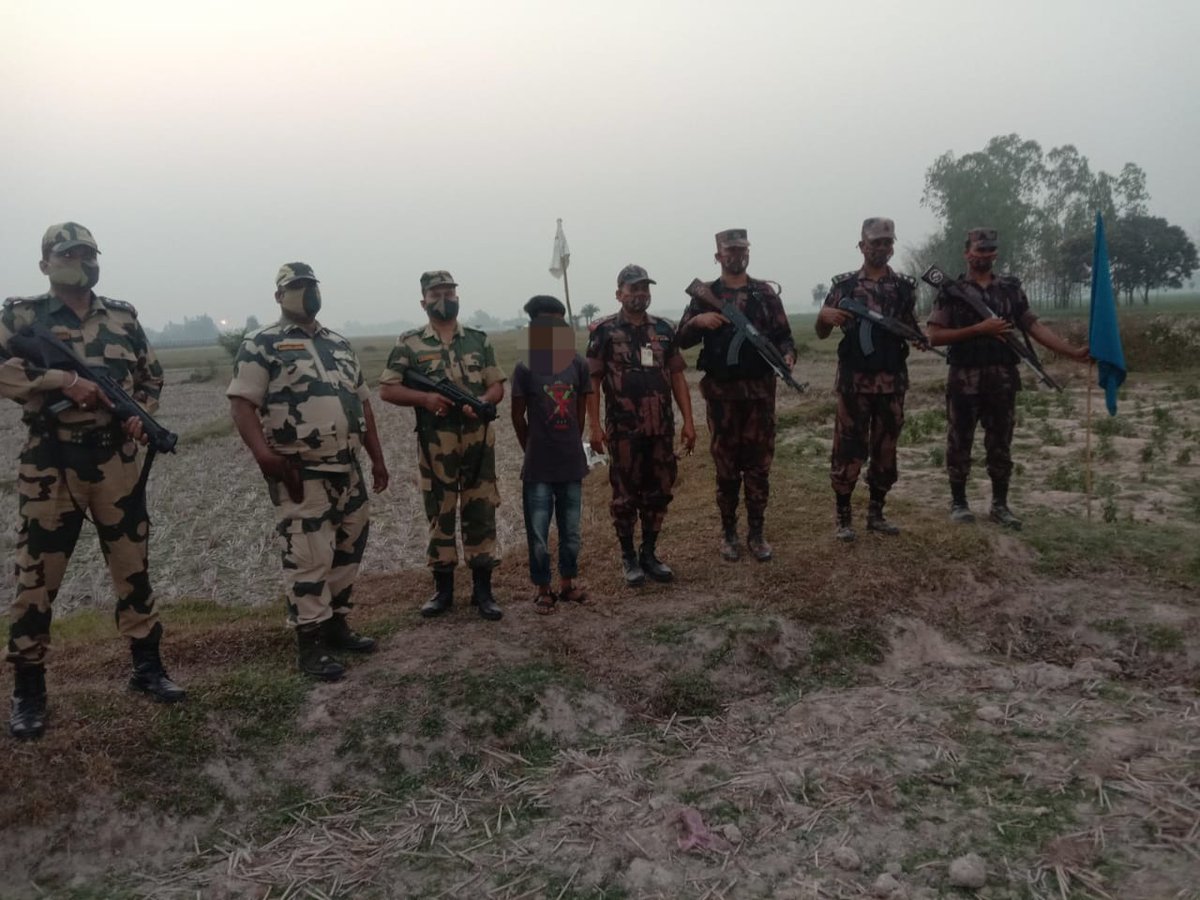 BSFNBFTR's tweet photo. #GoodWillGesture
#LongLiveBSF_BGBFriendship
On 16.03.22,one Bangladeshi National was apprehended by troops of #175Bn @BSFNBFTR while he inadvertently cross over to India. He was later handed over to BGB during a Flag Meeting as a goodwill gesture.
@BSF_India https://t.co/IV2PzlrsnD
