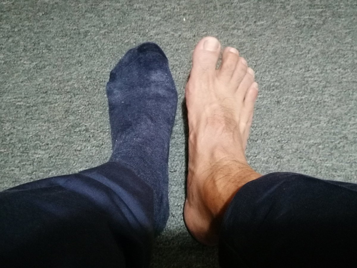 Talo_Azul07's tweet photo. #PatasSudadas
#AndandoAndo #ViajoSolo #Cruising #GayCDMX #SinCalzones #SudadoMojadoyCaliente 👣🩲🐻🐺🥚 https://t.co/jf53Adkr8S