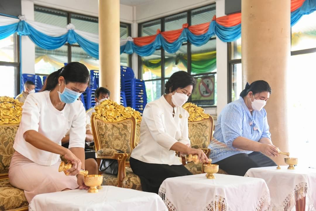 drathai's tweet image. วันพฤหัสบดีที่ ๑๗ มีนาคม ๒๕๖๕ เวลา ๐๙.๐๐ น.
นายเกรียงศักดิ์ บุญประสิทธิ์ อธิบดีกรมการศาสนา มอบหมายให้นางสุรีย์ เกาศล เลขานุการกรม เป็นประธานในการถวายภัตตาหารเพล เนื่องในวันปฏิบัติธรรมสวนะ ณ วัดแก้ว กรุงเทพมหานคร