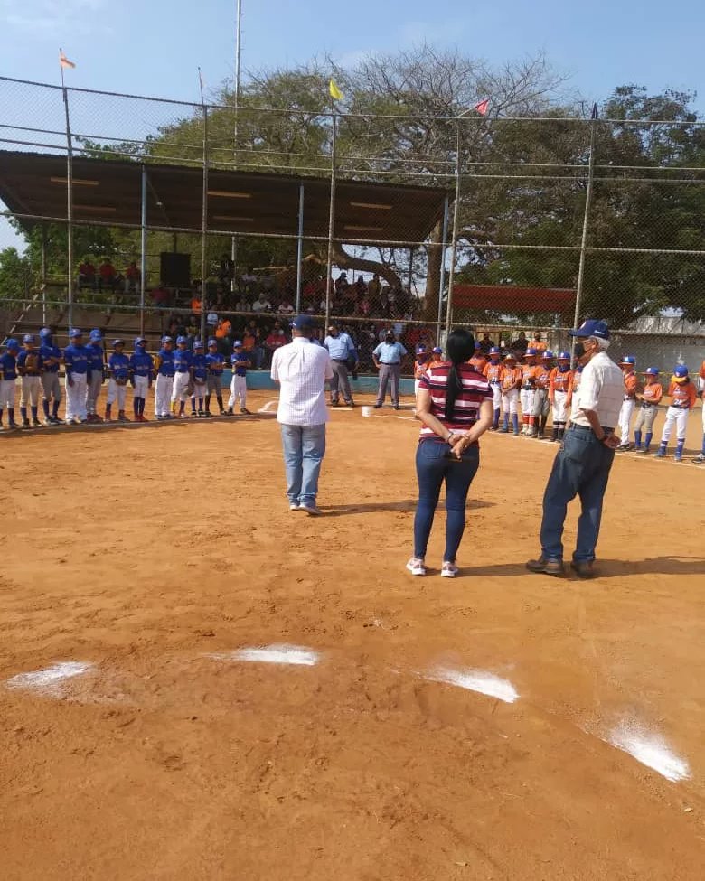 pequenasligasve's tweet photo. Cacique Mara domina la semifinal pre infantil zuliana
En el choque de ganadores de este miércoles #16deMarzo de la #SemifinalPreinfantil de la zona del Zulia la novena de Cacique Mara salió airosa al conservar la racha ganadora con marcador 11-9 sobre Coquivacoa. https://t.co/wRtrsiVIdK