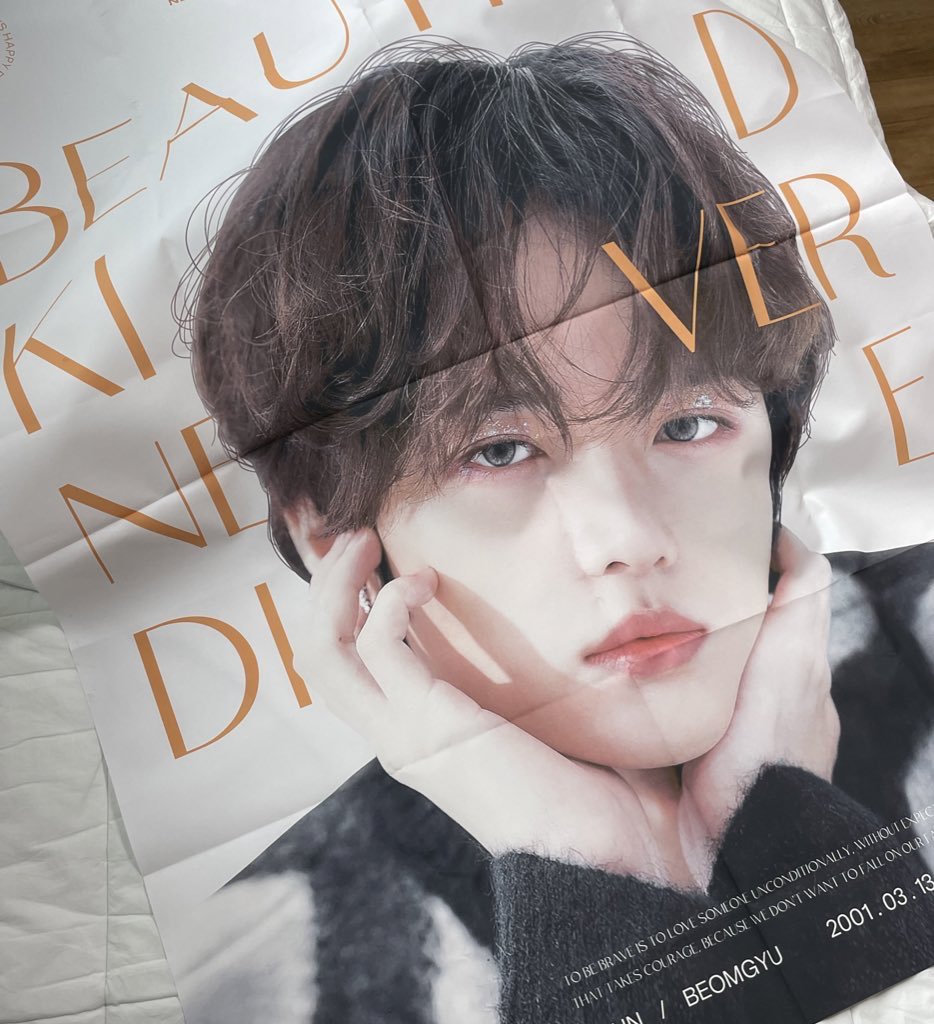 0304_jjun's tweet photo. #쌀떡_슈퍼스타_밀떡_최범규
리뷰 이벤트 당첨된 선물들이 도착했어요! 
포카 홀더 정말 예뻐서 하나 더 양도 받아야 하나 싶었는데 좋은 기회를 통해 받게 되어서 행복합니다 ♡ 범규 인화사진들도 잘 간직하도록 하겠습니다 :) https://t.co/fKuYV8DsiI
