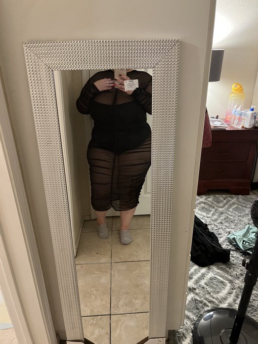 Don&rsquo;t mind the mess&hellip;&hellip;just admire the dress. My birthday dress. Don&rsquo;t forget my birthday is the 24th https://t<a href="/tag/newprofilepic"class="tags"><span>#newprofilepic</span></a>