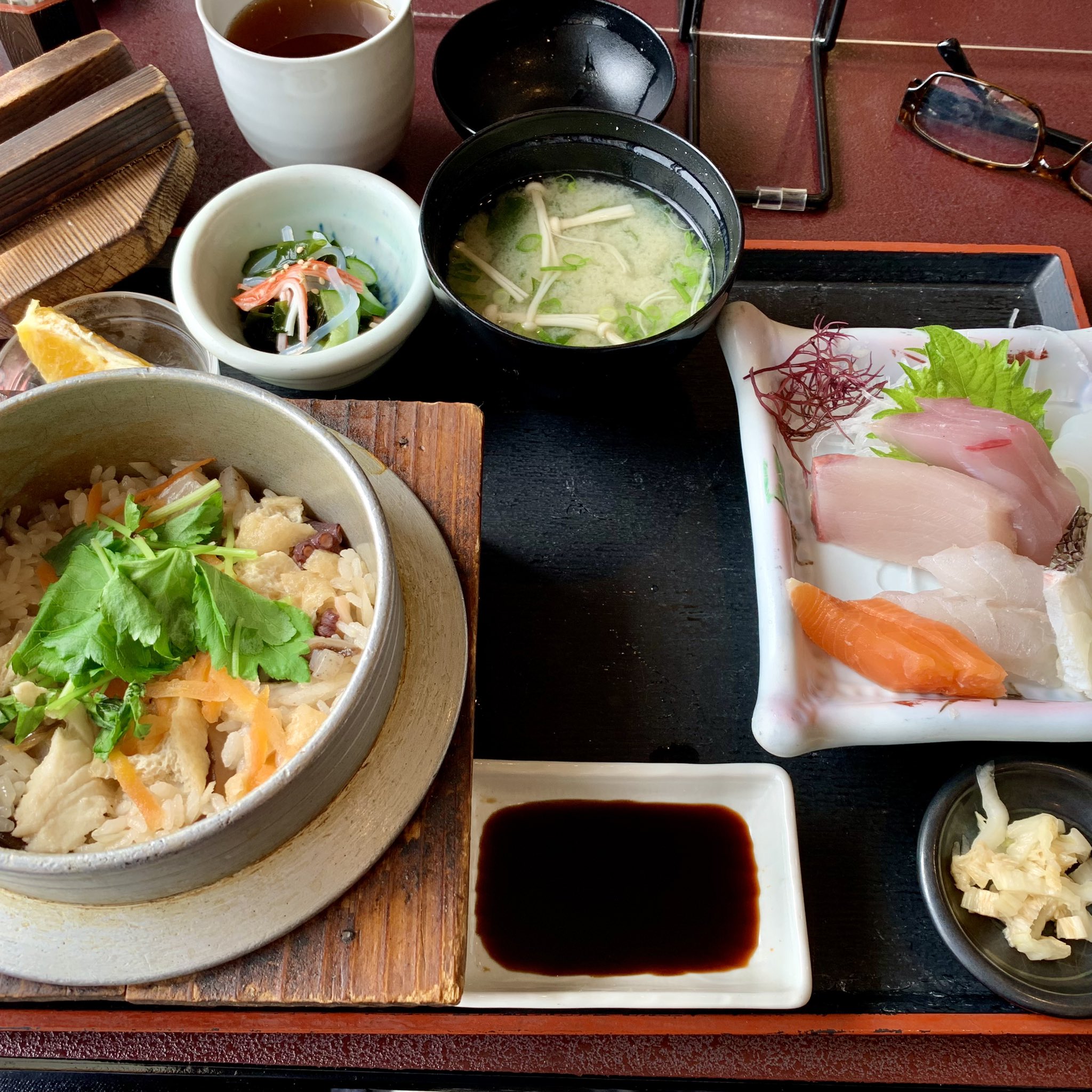 山口県の獺祭正規販売店 まつもと 柳井市大畠エリア やないシーフードストリートにある 新鮮な魚と釜めしが好評の 網代 あじろ さんでランチ お料理は勿論ですが 眺めも最高です 県外の方にも喜ばれる事間違いなし 柳井市 やないシーフード