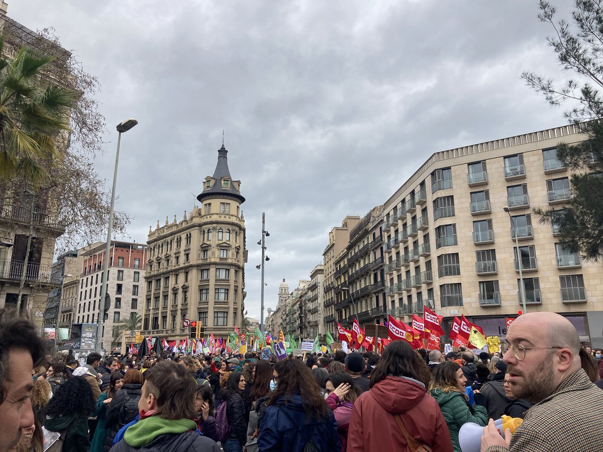 Sonia_Farre's tweet photo. ‘Cambray, gallito, se’t desmunta el xiringuito!’

Tercer dia de mobilització. El #CambrayDimissió es pensava que això baixaria perquè no té ni idea de com estan les escoles i el personal.

C A M B R A Y 

P A S S I - H O  BÉ ! ! https://t.co/KSGc6H4QEd