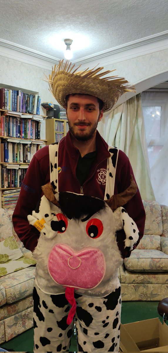 Celebrating #Purim the farmer way with my new <a href="/agricontract/">Olly harrison 🥛🍔🌱AccidentalYoutuber</a> hat and passing on the message to #BackBritishFarming