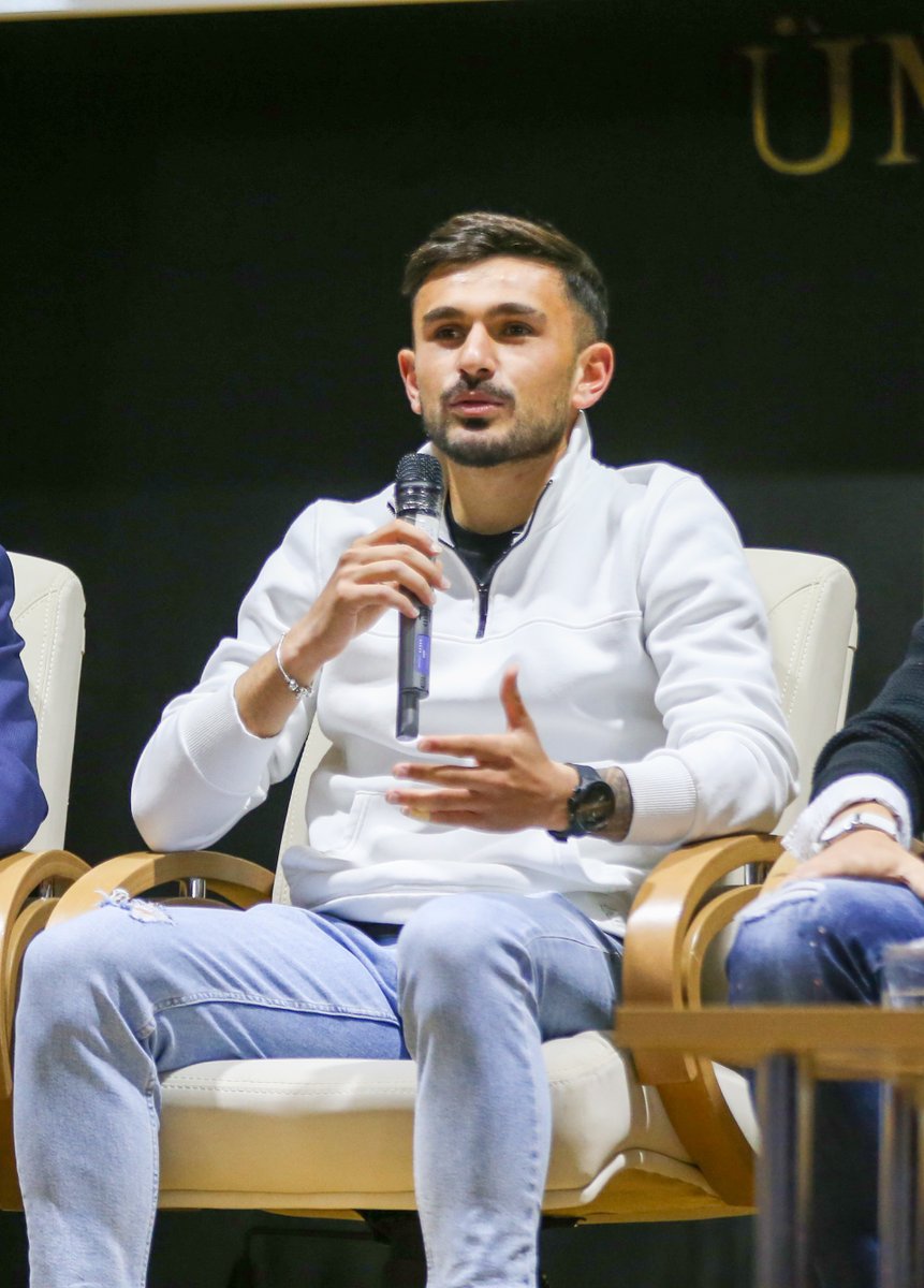 Sportif Direktörümüz Baki Mercimek, Teknik Direktörümüz Metin Diyadin, futbolcularımız Ramazan Köse, Ömürcan Artan ve Metehan Mert salondaki öğrencilerin sorularını yanıtladı.