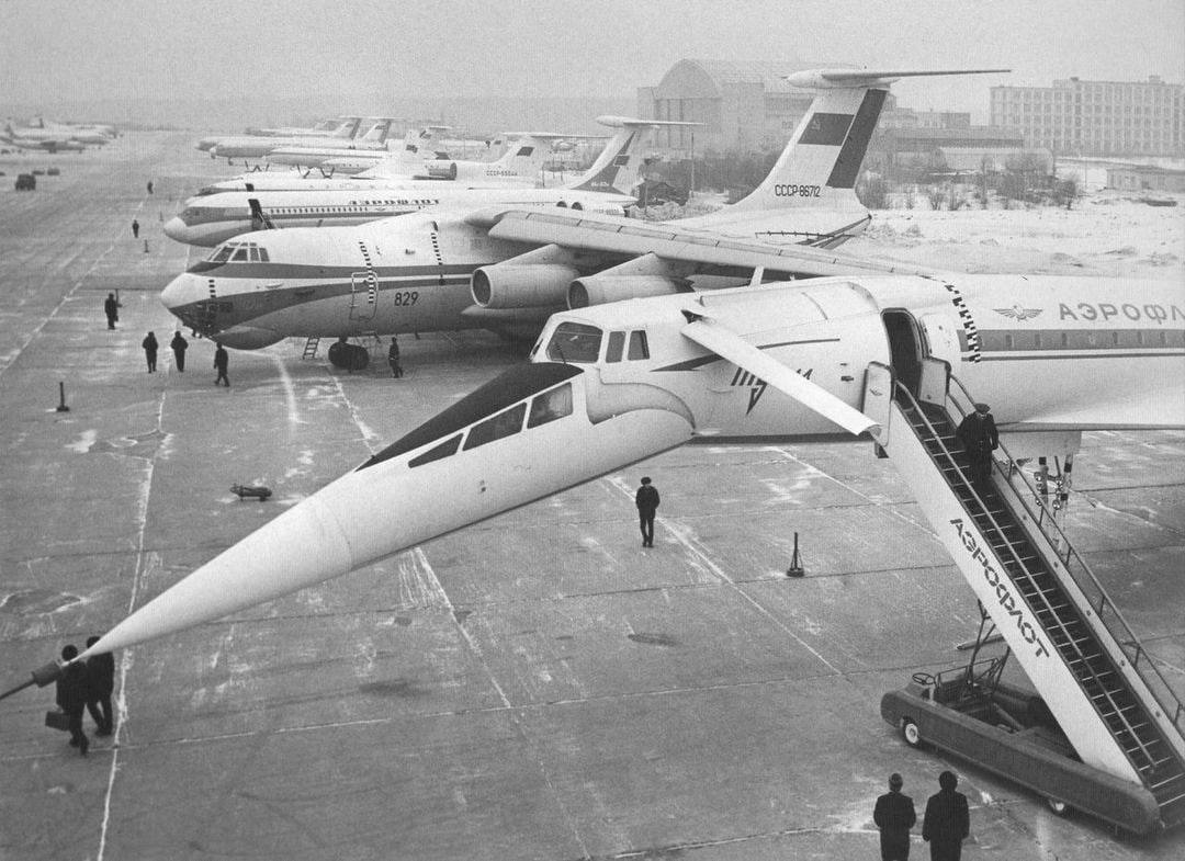 Выставка авиатехники в аэропорту Шереметьево, 1974 год. Вся техника тогда была собственная - сделана в Союзе. Такого сейчас нет!